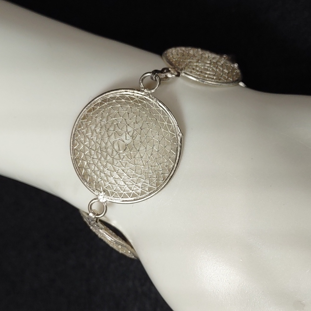Silvertone Filigree Circles Bracelet